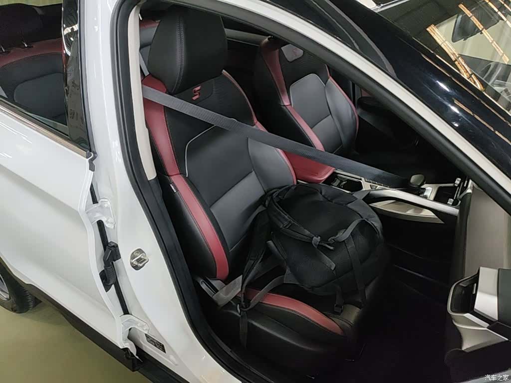 Geely Coolray, 2022 25