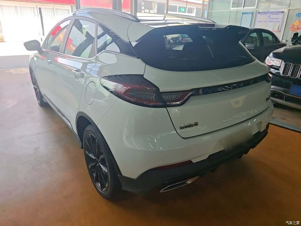 Geely Emgrand, 2022 все фото