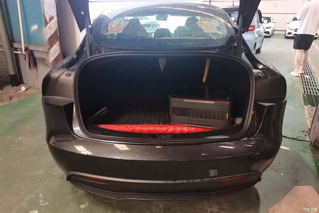 Tesla Model 3, 2024 4