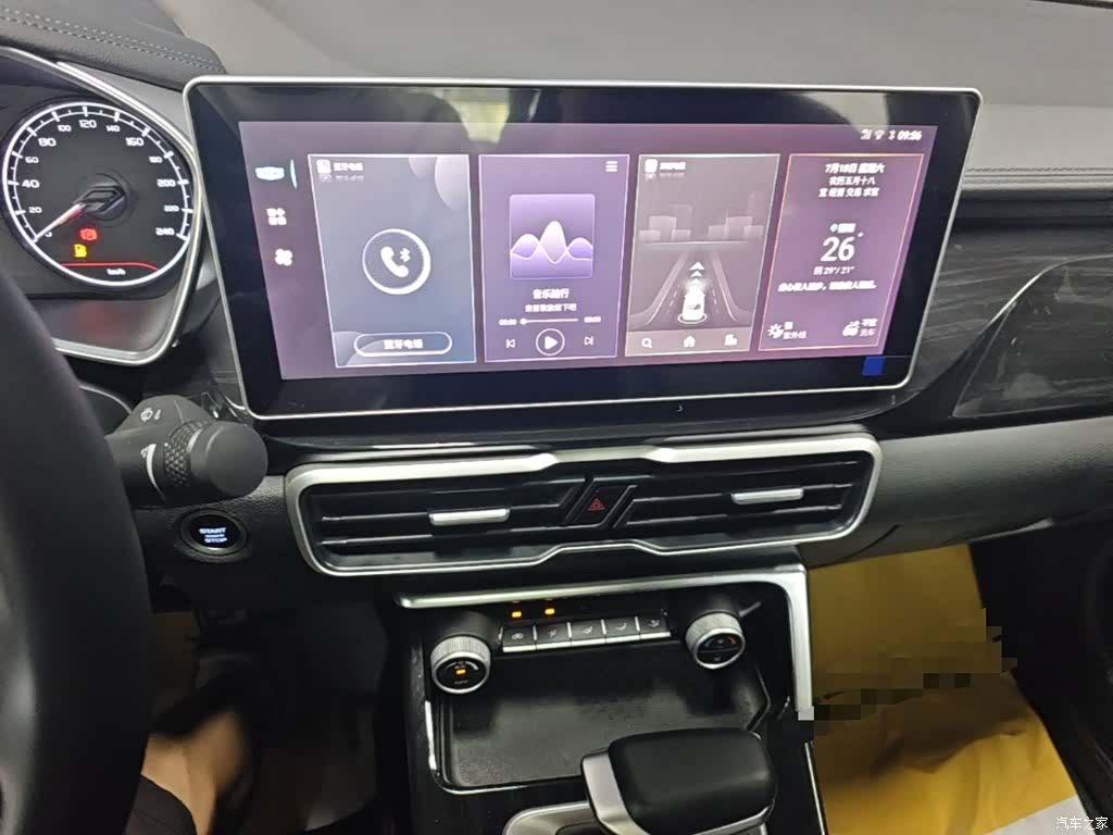 Geely Coolray, 2025 13