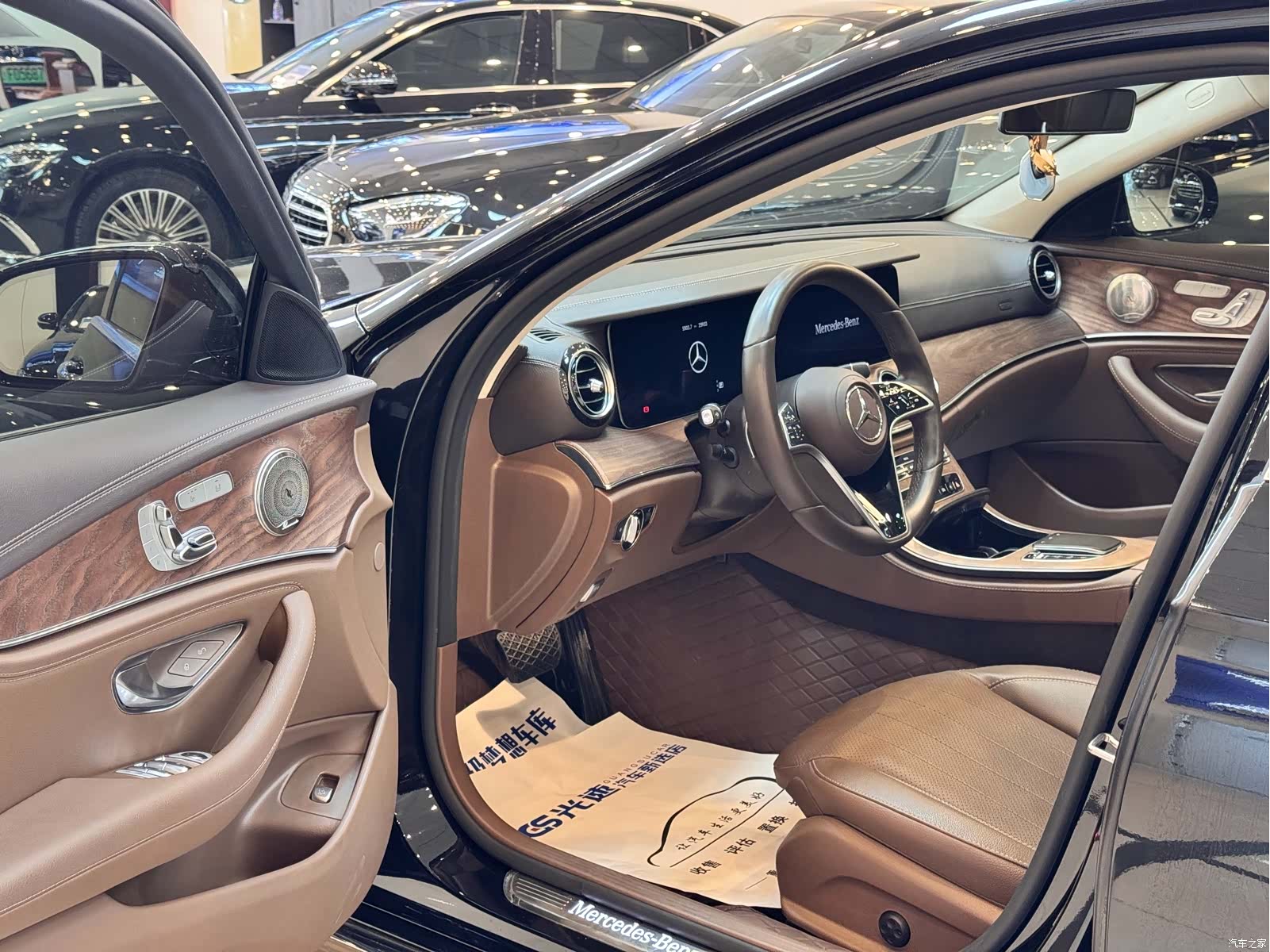 Mercedes-Benz E-Class, 2023 23