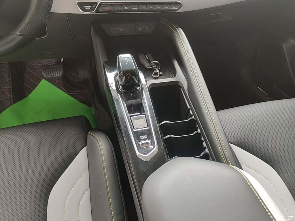Geely Coolray, 2023 14