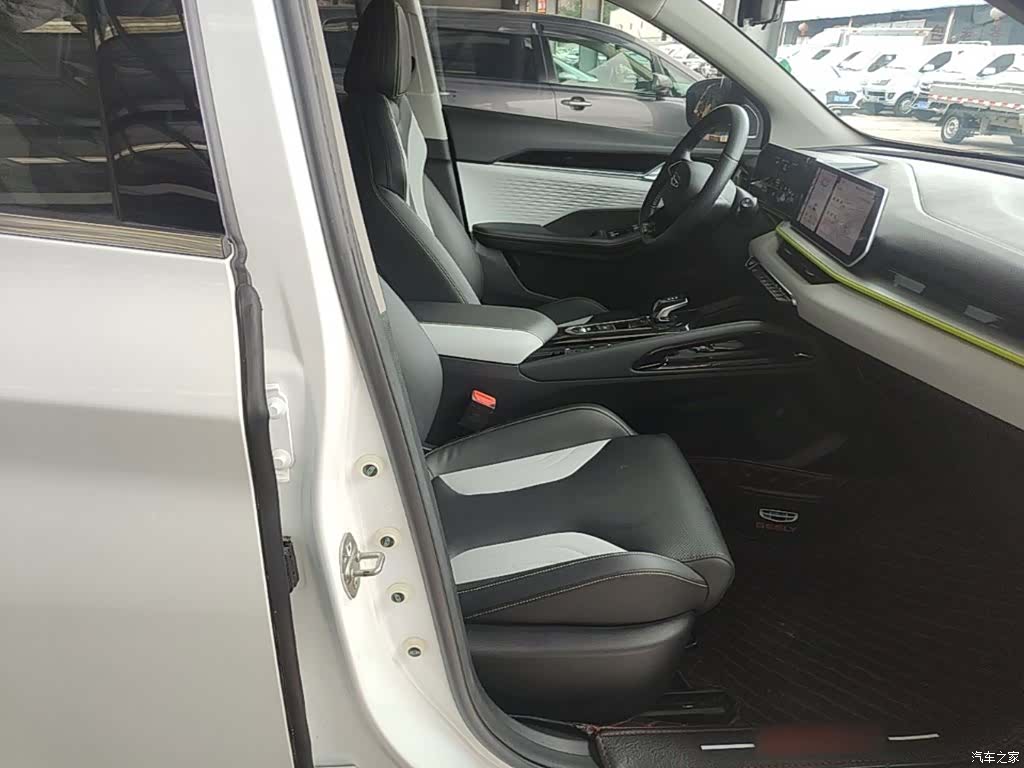 Geely Coolray, 2023 25