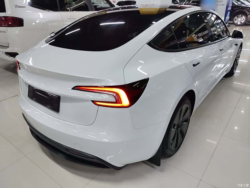 Tesla Model 3, 2024 7