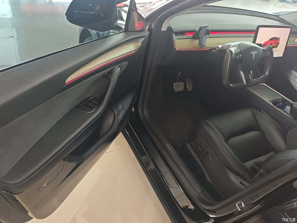 Tesla Model Y, 2023 16