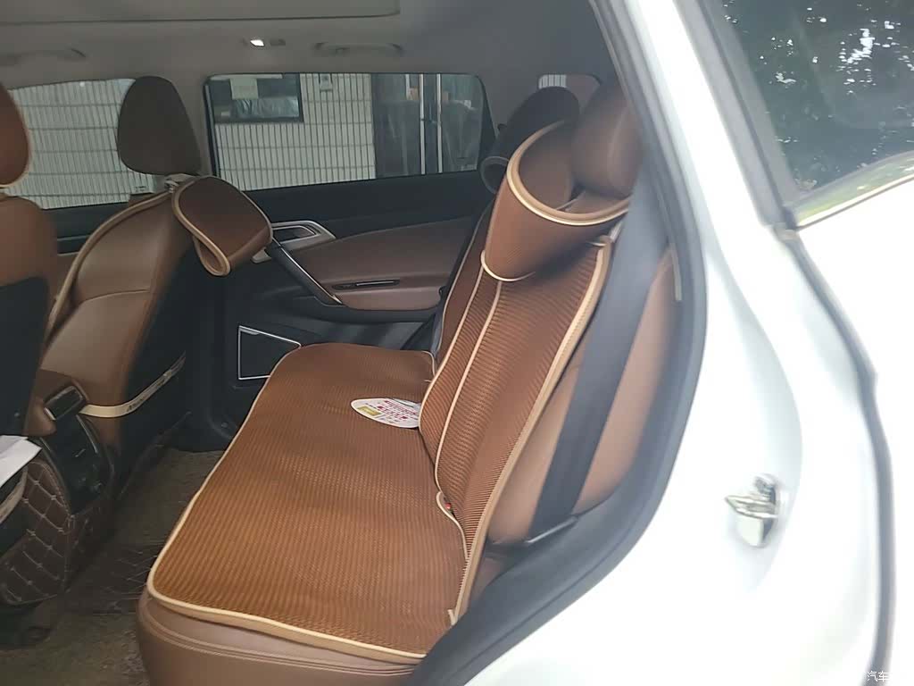 Geely Boyue, 2017 13