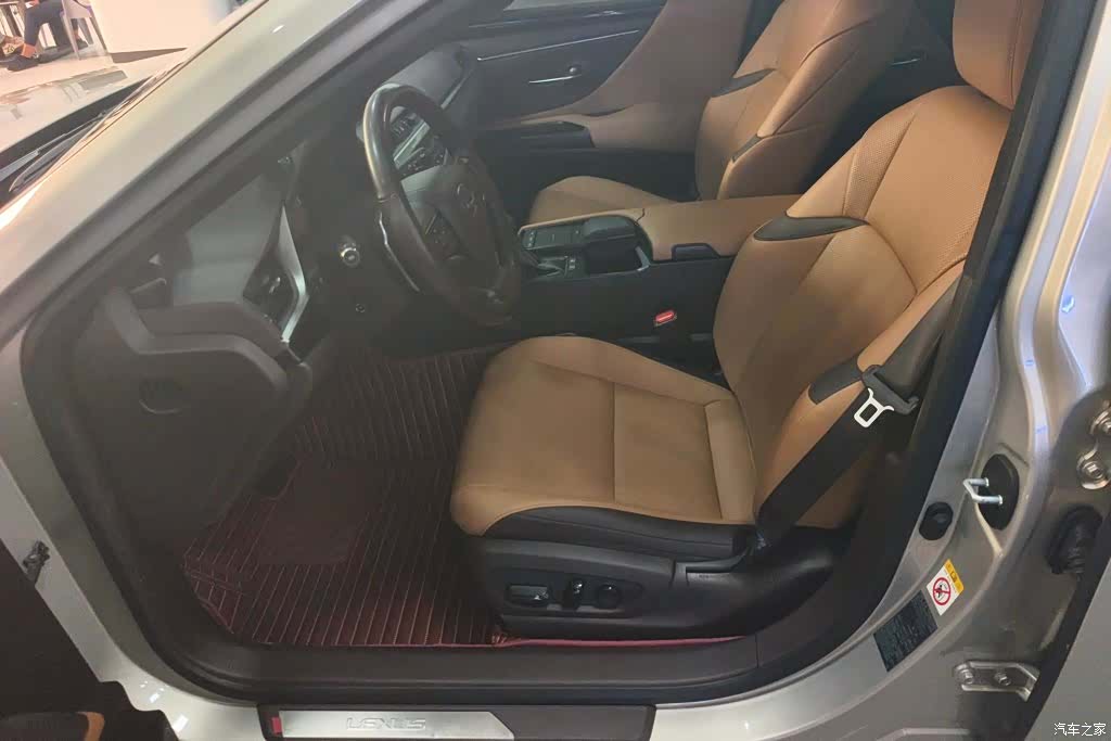 Lexus ES, 2019 9