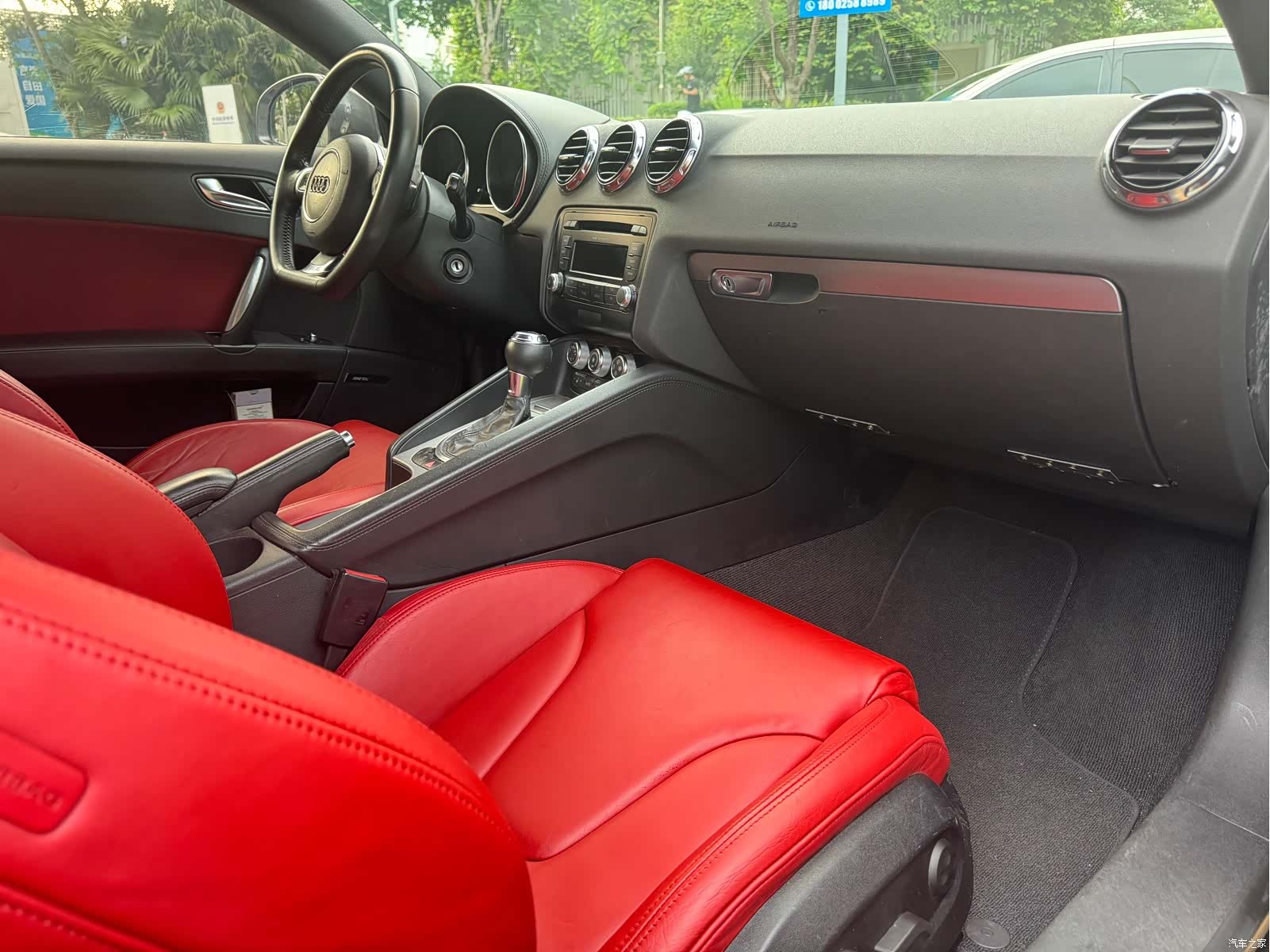 Audi TT, 2011 11