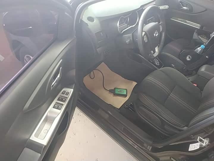 Aeolus AX3 2016 1.5L АКПП zun ku xing
