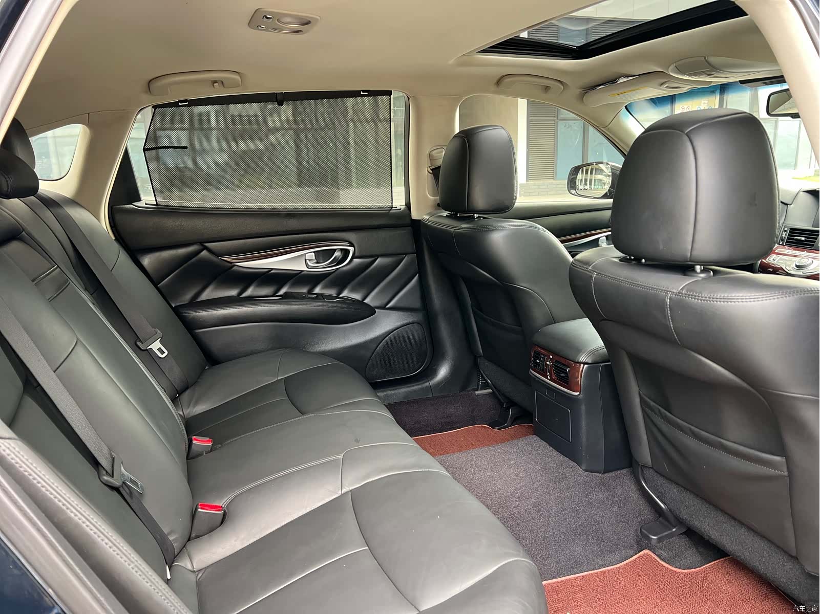 Infiniti Q70, 2017 11