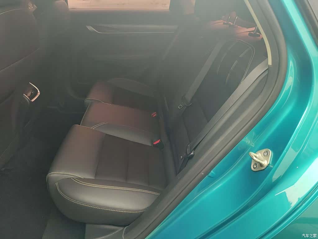 Geely Binray, 2021 17