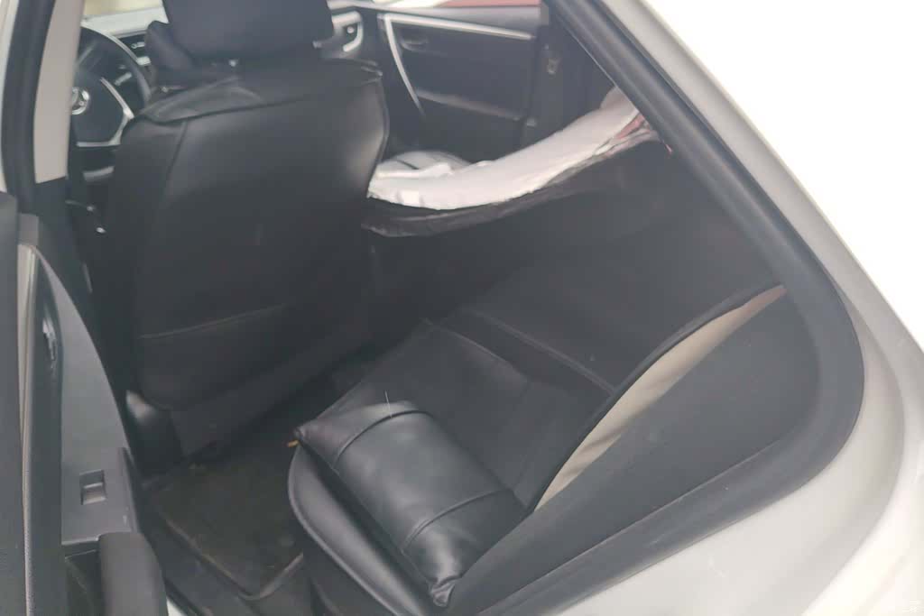 Toyota Corolla, 2015 11