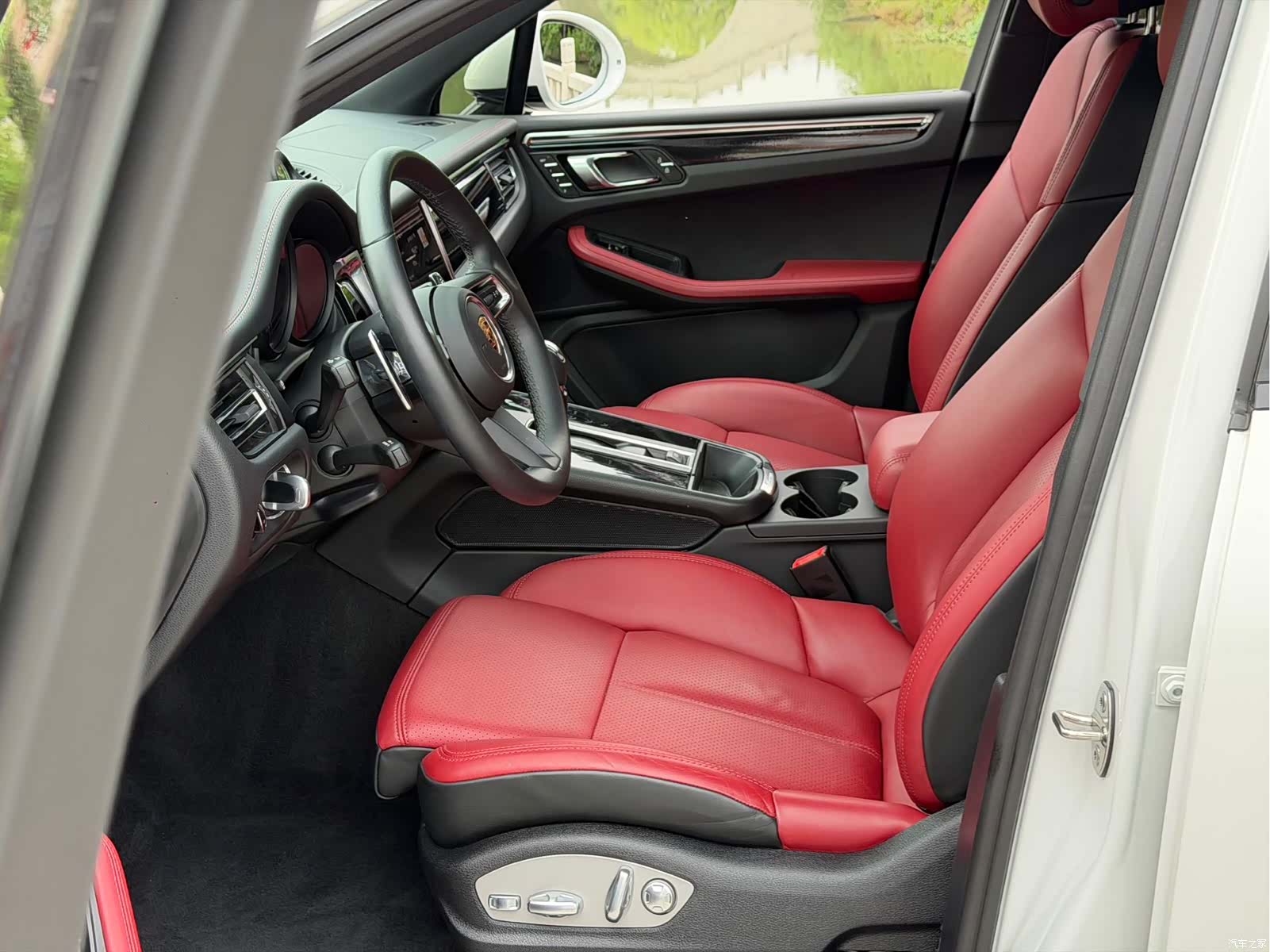 Porsche Macan, 2024 11
