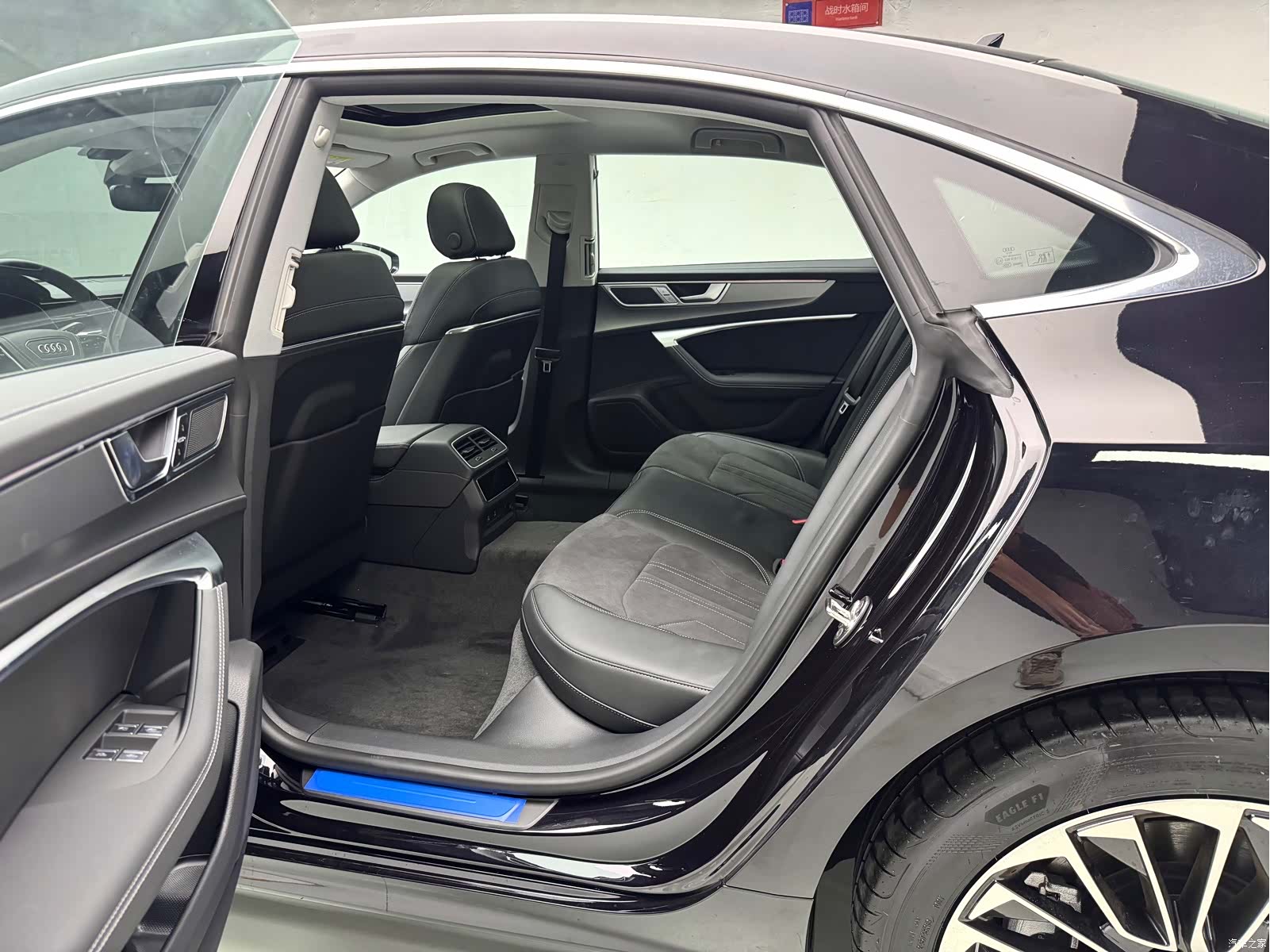 Audi A7L, 2026 11
