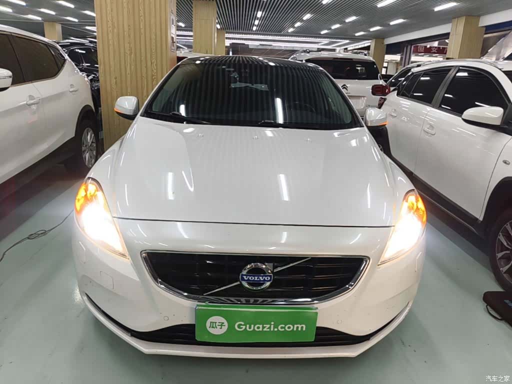 Volvo V40, 2014 3