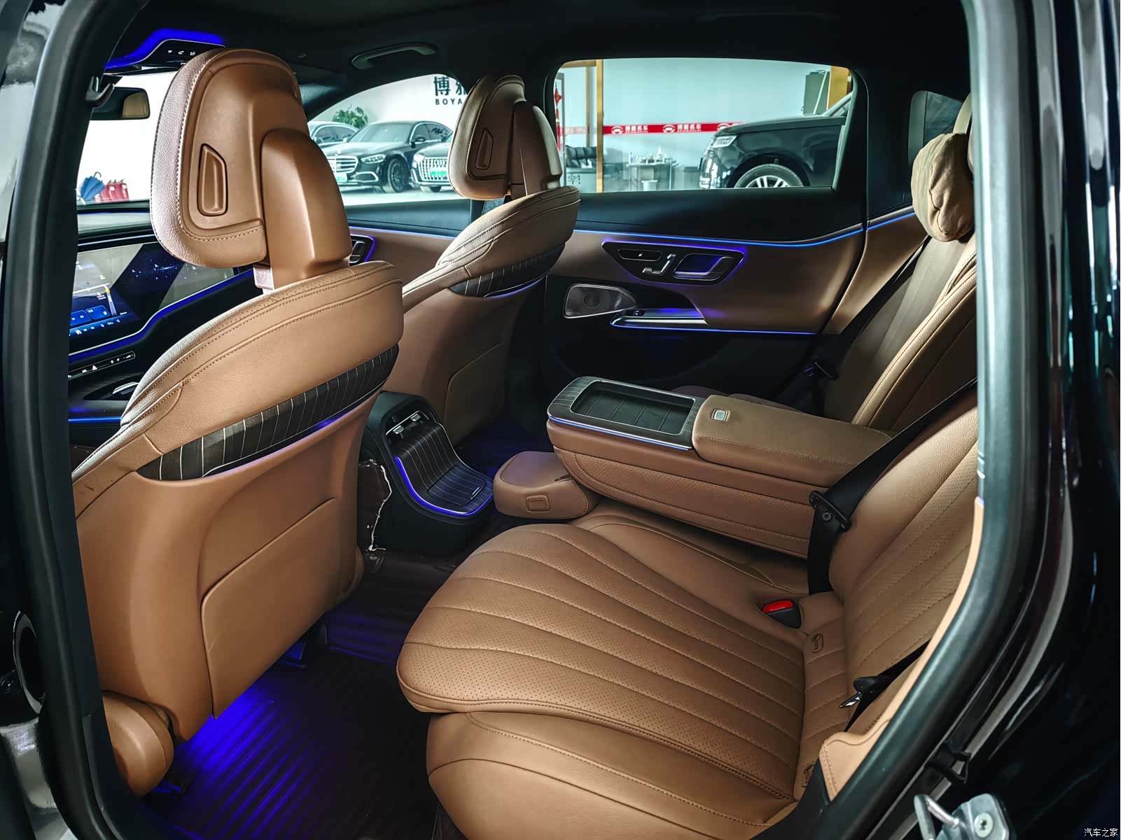 Mercedes-Benz E-Class, 2024 8