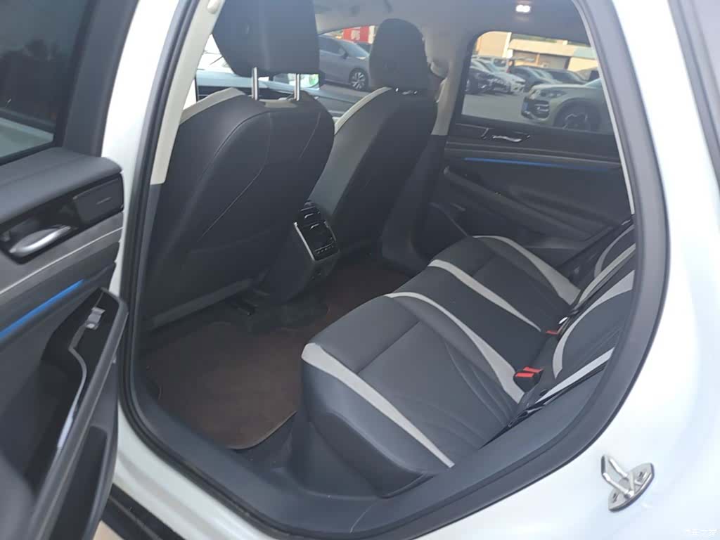Volkswagen ID.7, 2025 17