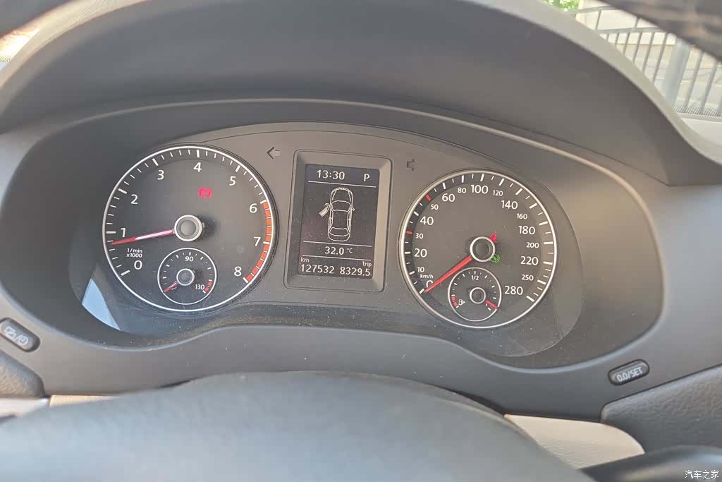 Volkswagen Sagitar, 2012 14