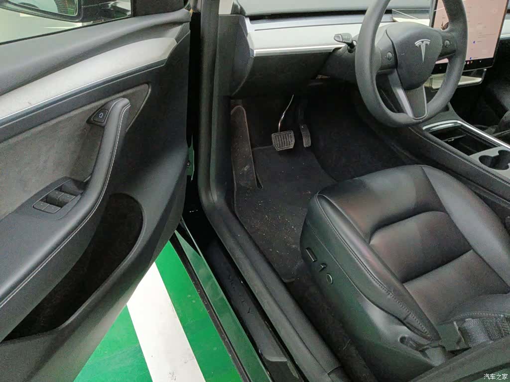 Tesla Model Y, 2024 16