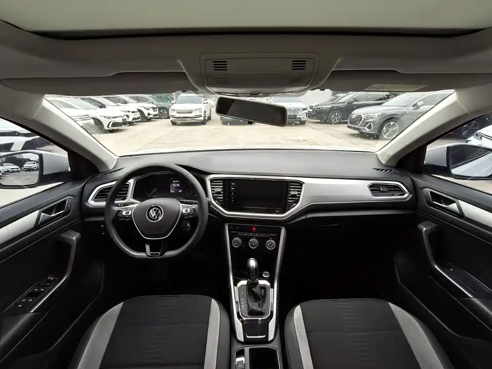 Volkswagen T-ROC exploring Songs