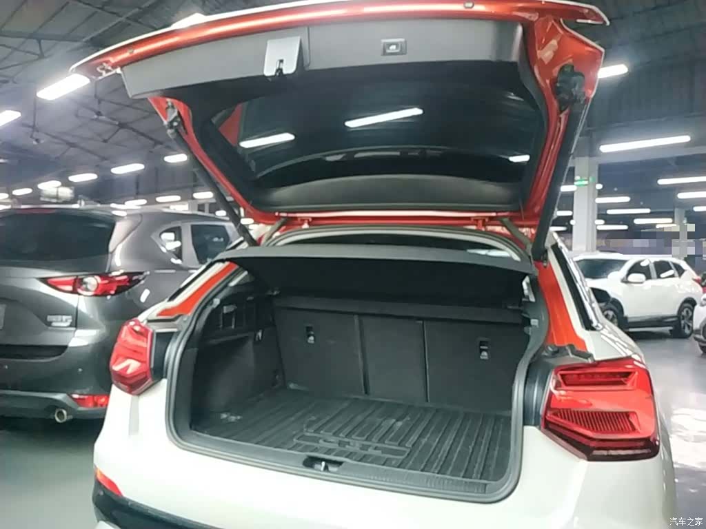Audi Q2L, 2019 19