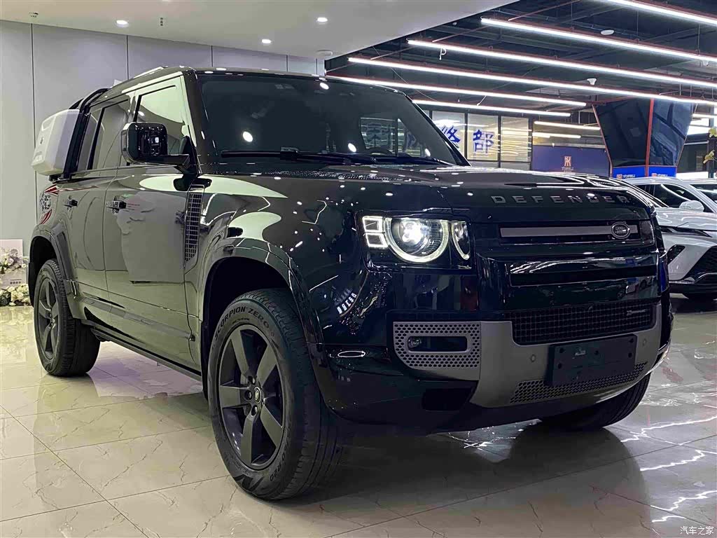 Land Rover Defender, 2022 3