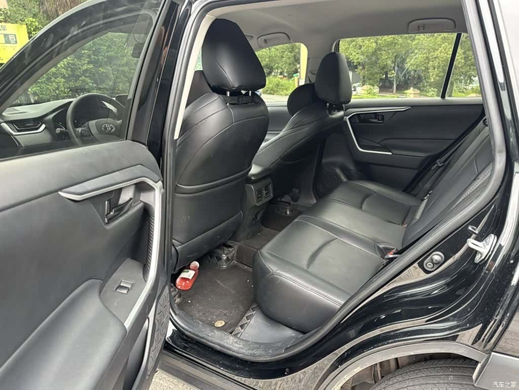 Toyota Wildlander, 2023 10
