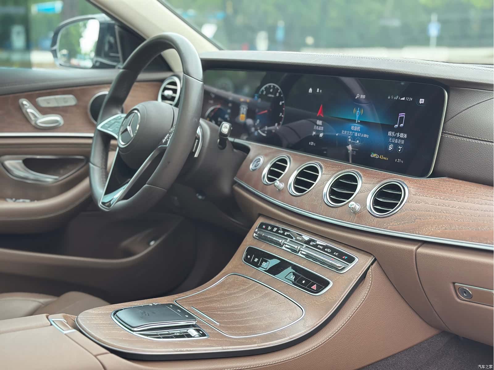 Mercedes-Benz E-Class, 2022 38