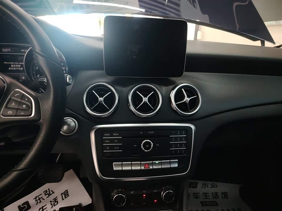 Mercedes-Benz GLA Mercedes-Benz GLA