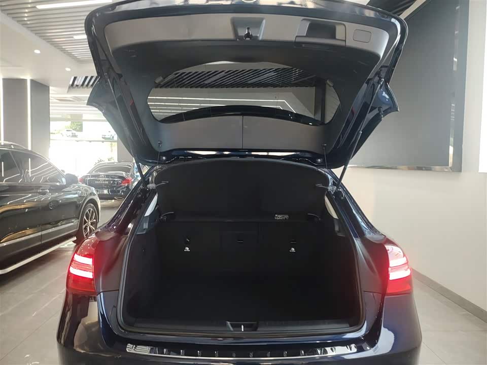 Mercedes-Benz GLA Mercedes-Benz GLA