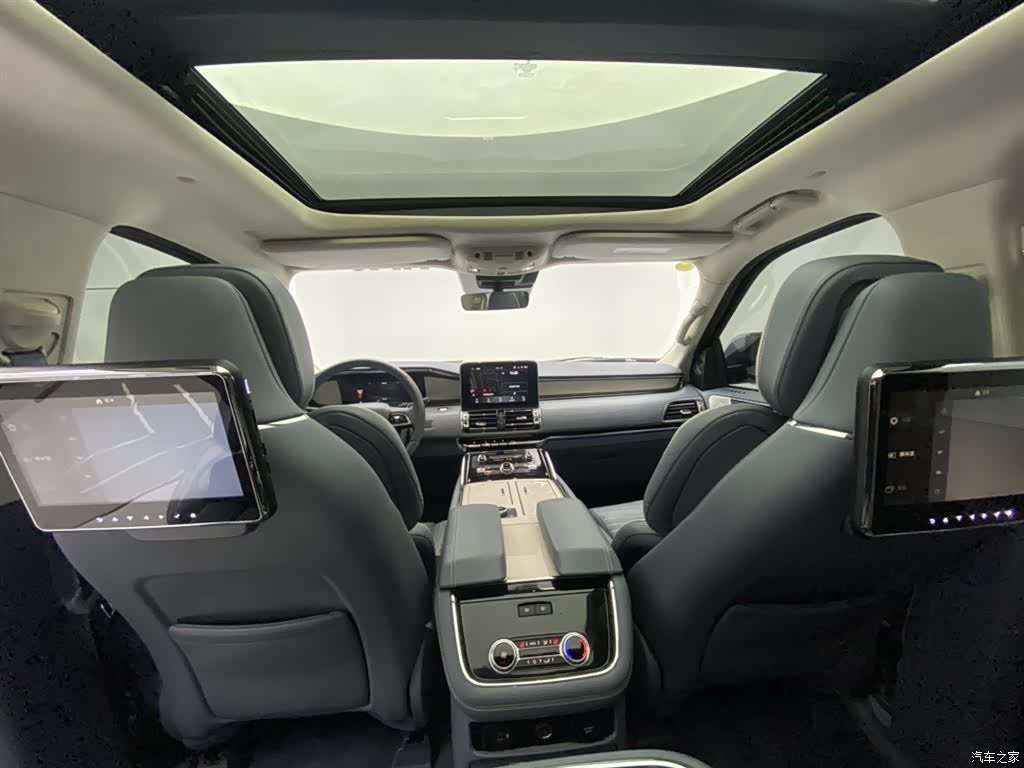 Lincoln Navigator, 2023 23