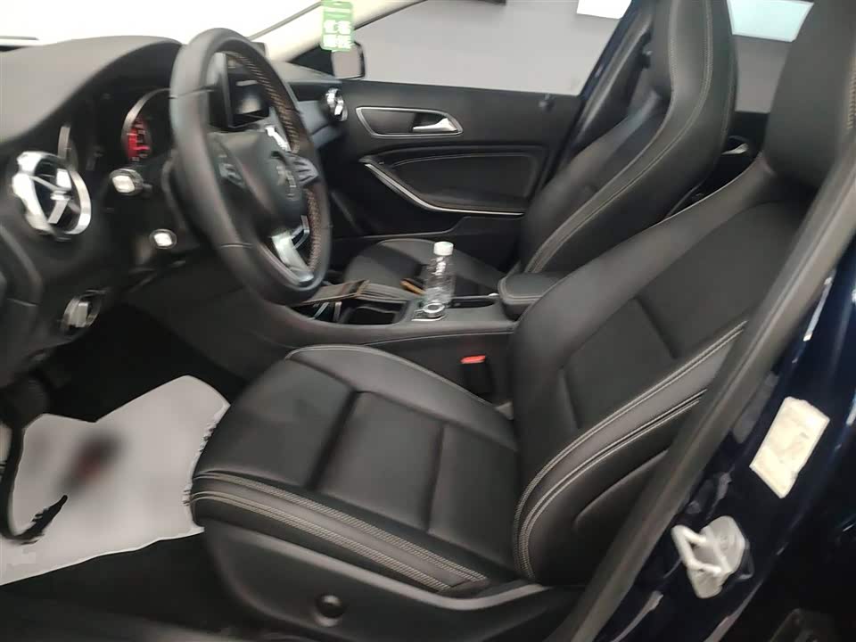 Mercedes-Benz GLA Mercedes-Benz GLA