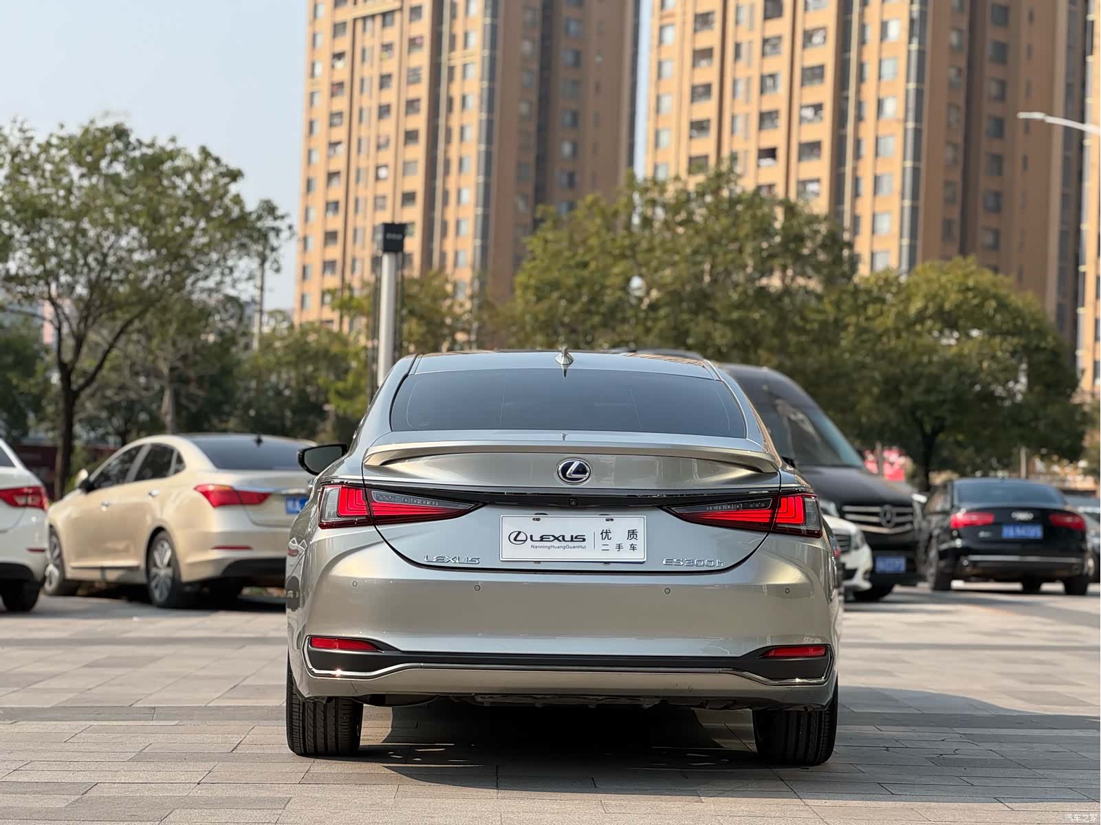 Lexus ES, 2022 все фото