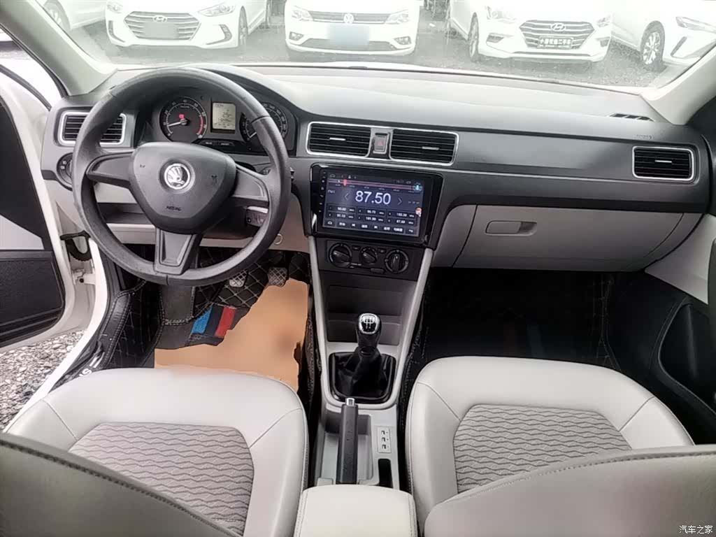 Skoda Rapid, 2017 10