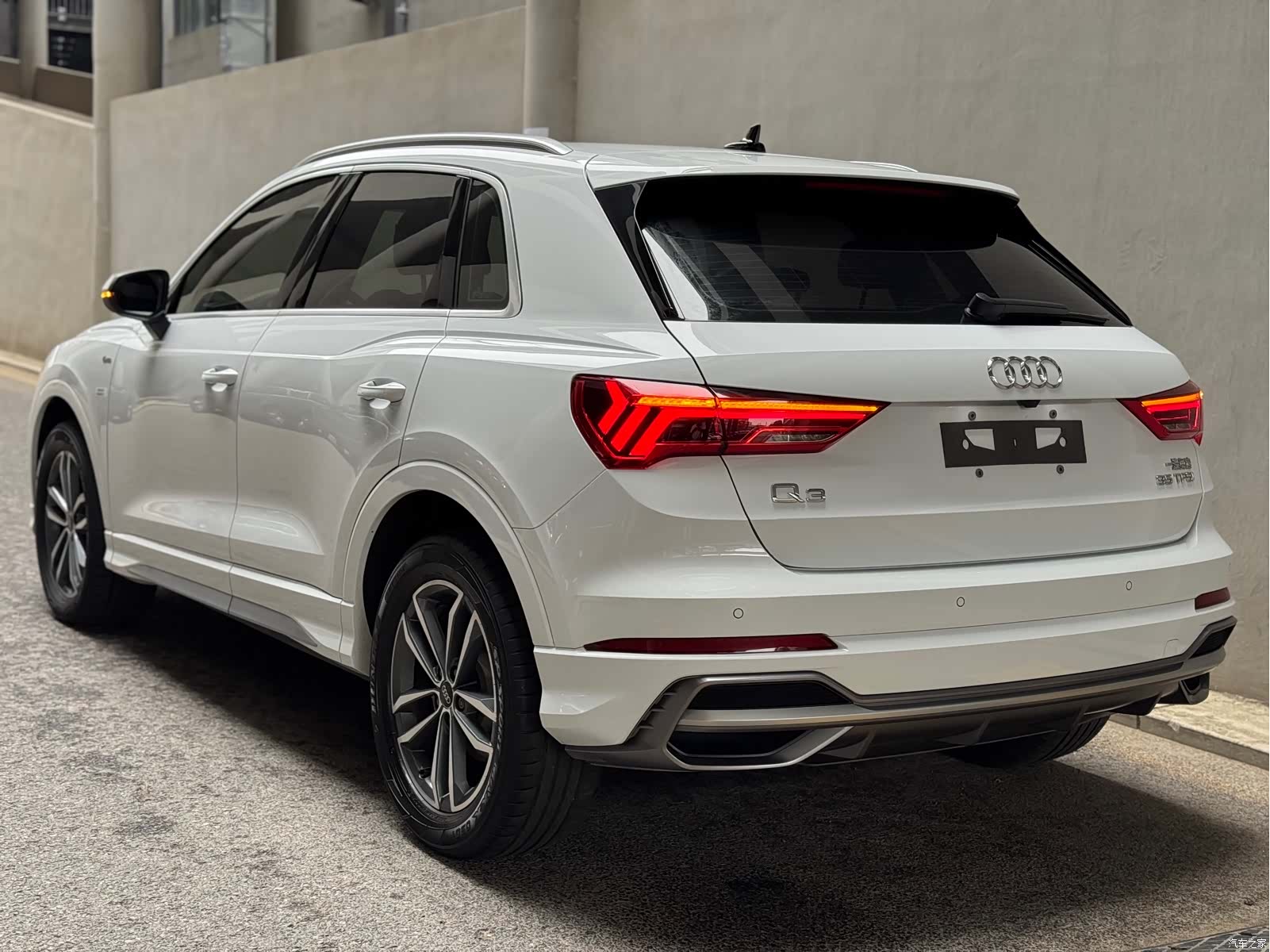 Audi Q3, 2023 4