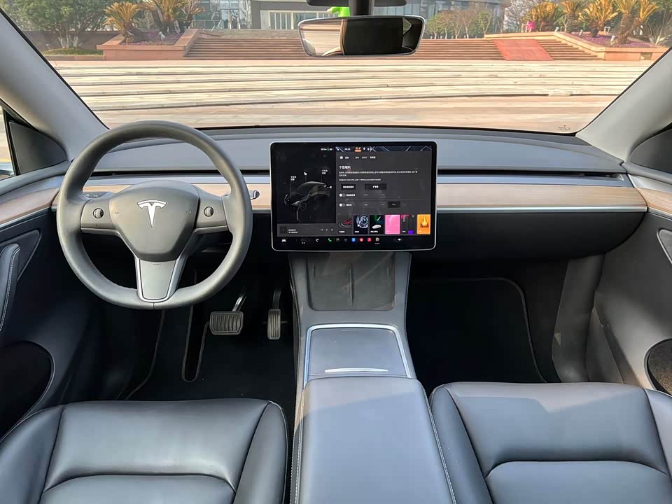 Tesla Model Y Tesla Model Y