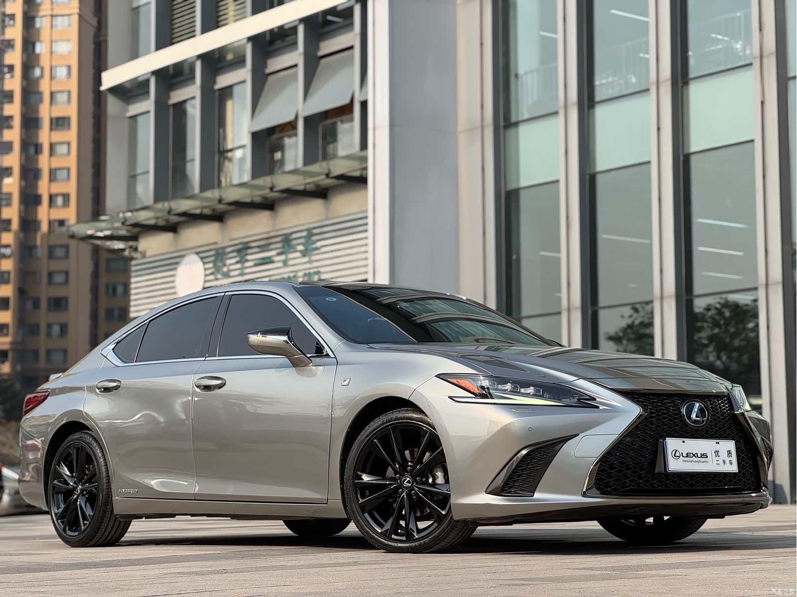 Lexus ES, 2022 3