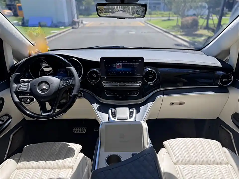 Mercedes-Benz V-class