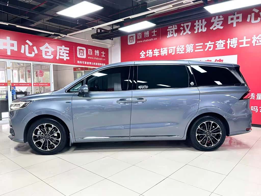 Roewe iMAX8, 2022 4