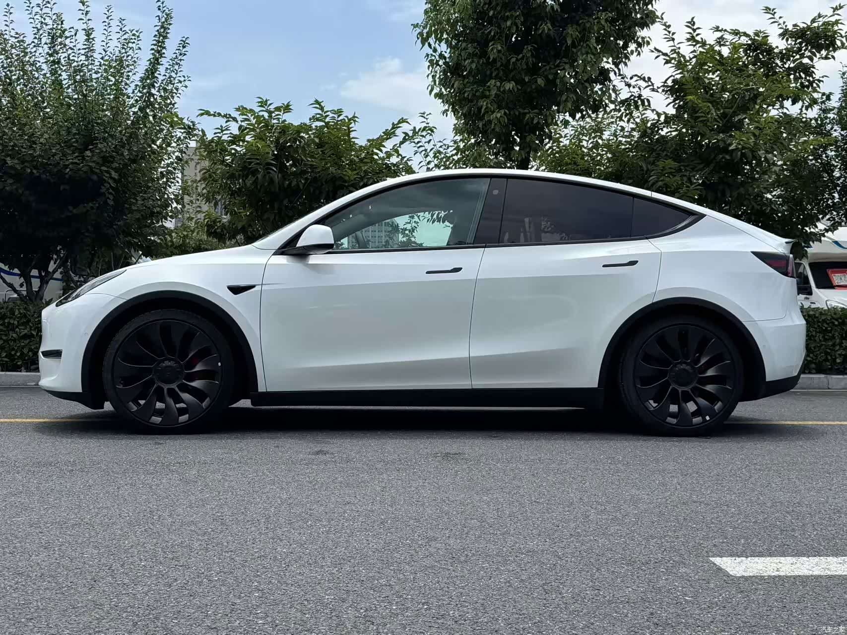 Tesla Model Y, 2023 7