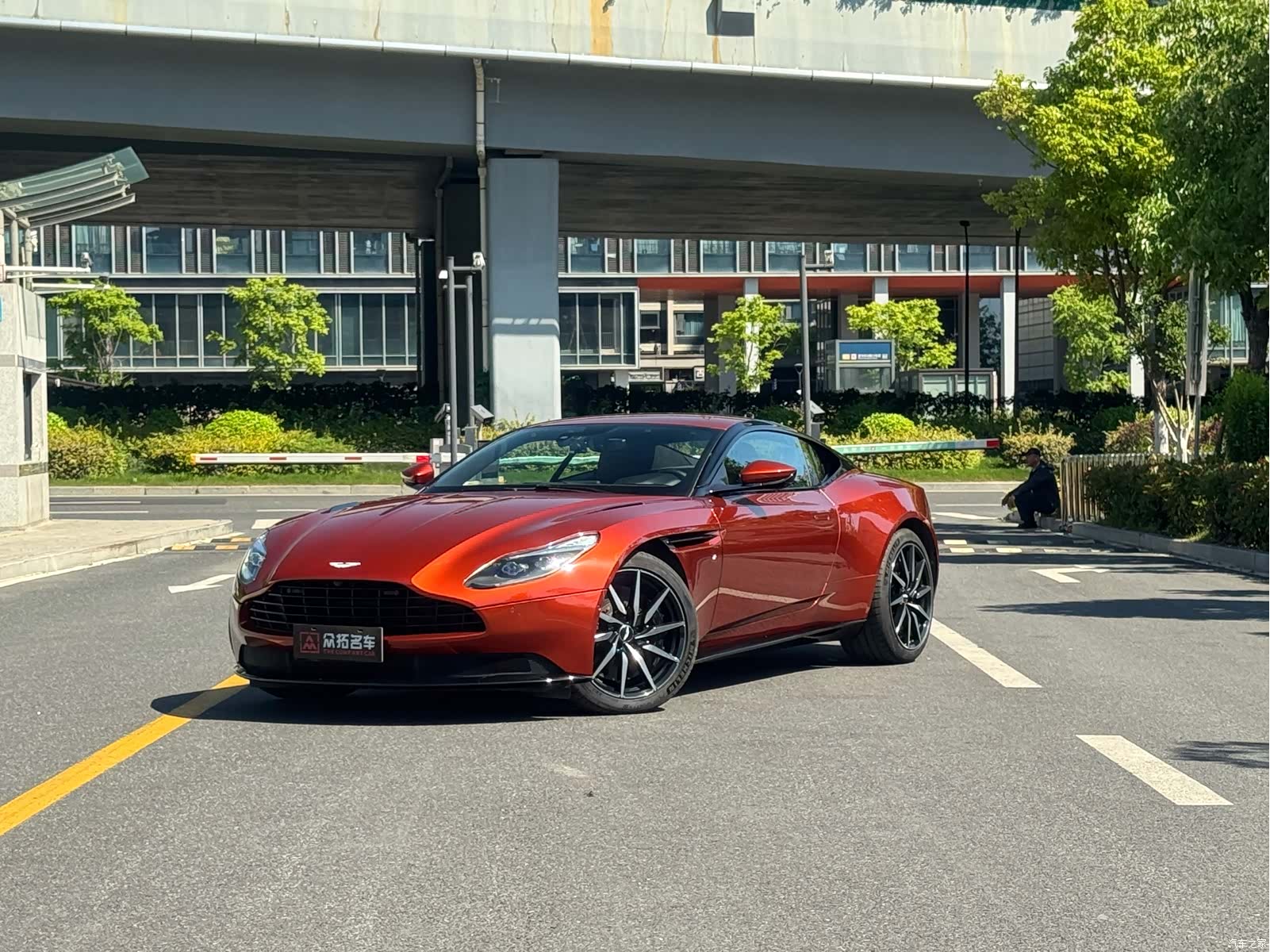 Aston Martin DB11