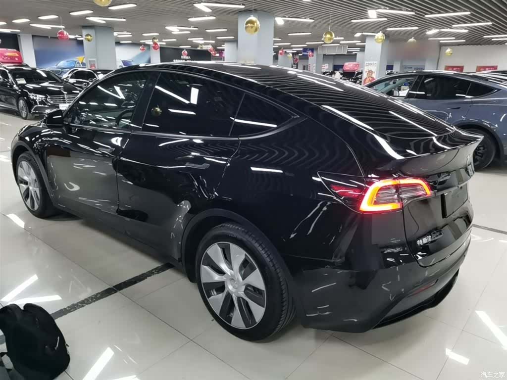Tesla Model Y, 2022 все фото
