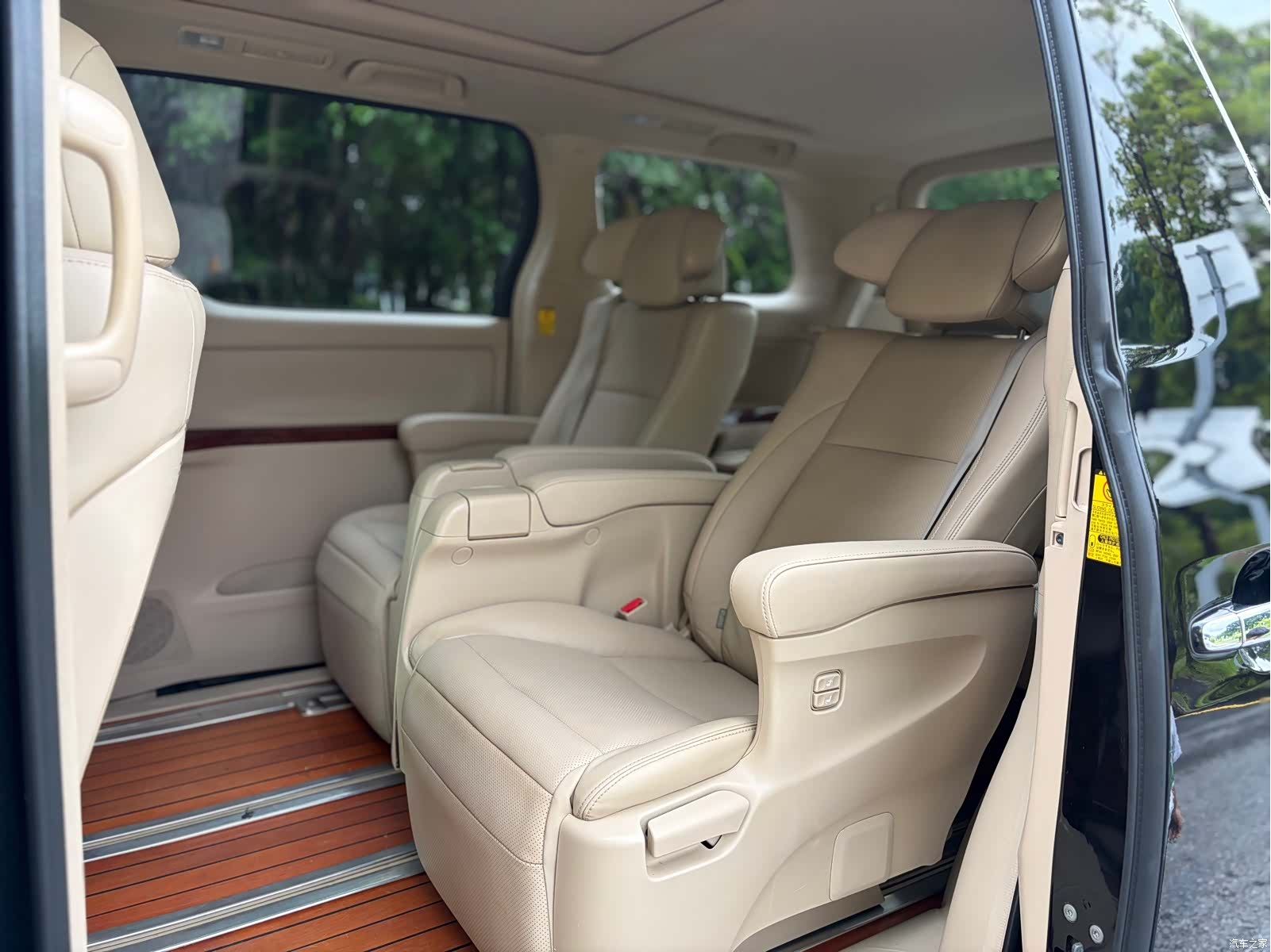 Toyota Alphard, 2011 6