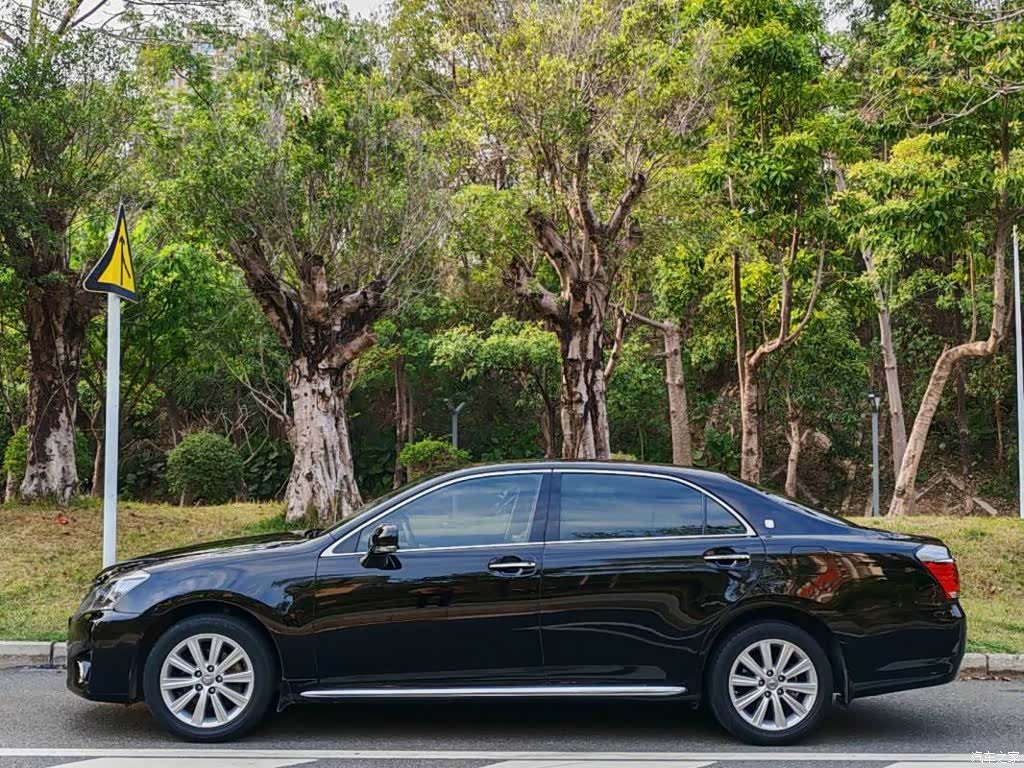 Toyota Crown, 2014 3