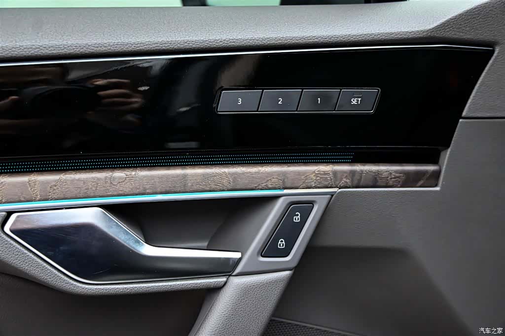 Volkswagen Touareg, 2025 24