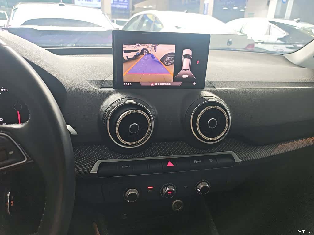 Audi Q2L, 2020 9