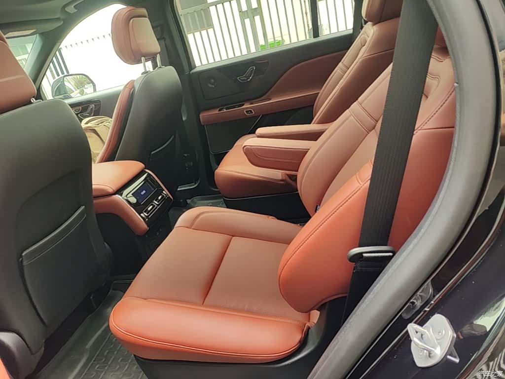 Lincoln Aviator, 2025 17