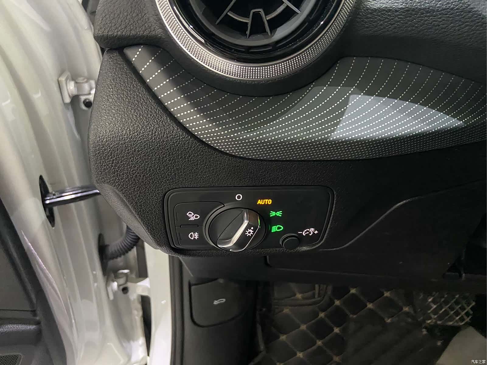 Audi Q2L, 2022 21