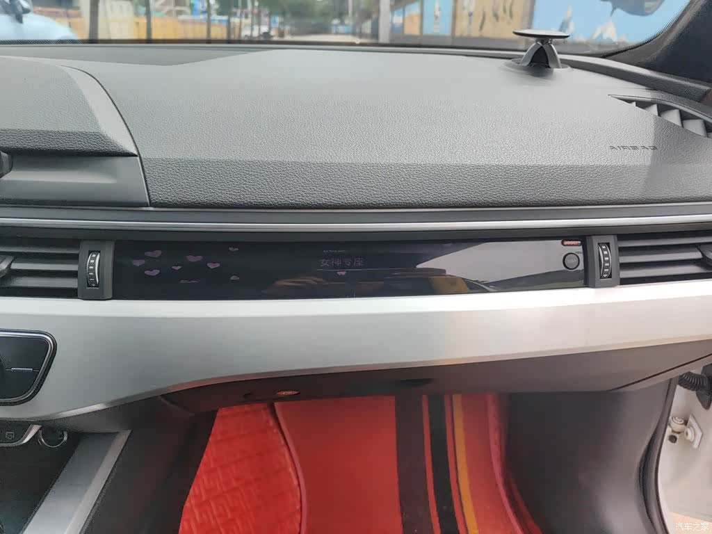 Audi A4L, 2019 все фото