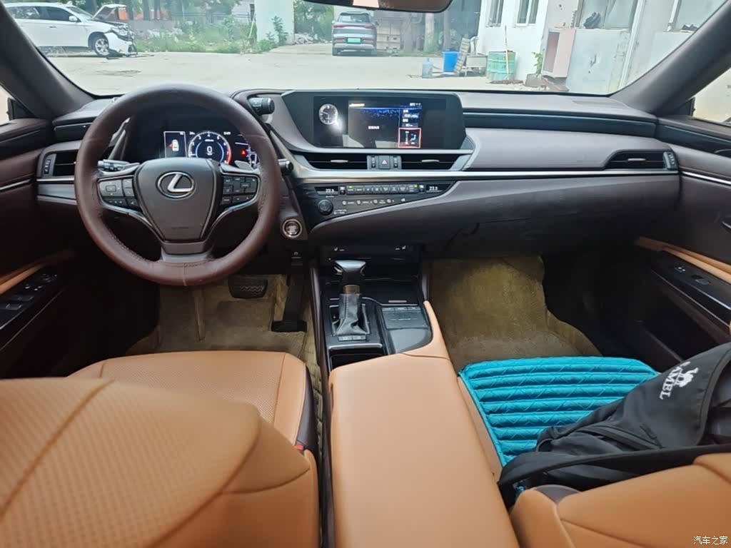 Lexus ES, 2020 10